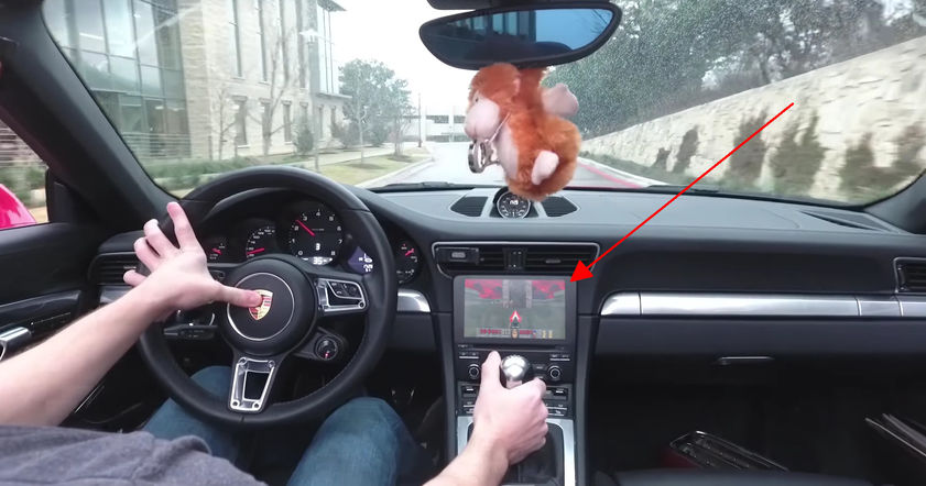 Doom запустили на Porsche 911