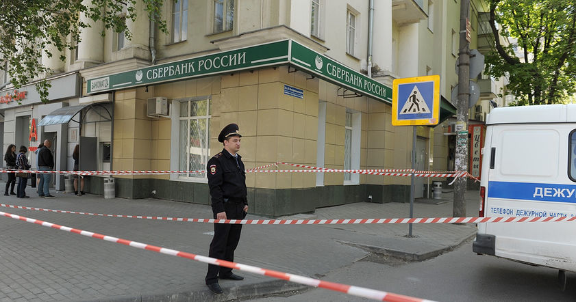 В отделении банка в центре Воронежа мужчина покончил с собой