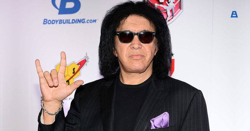 Фронтмен группы Kiss Джин Симмонс решил запатентовать рокерскую "козу"