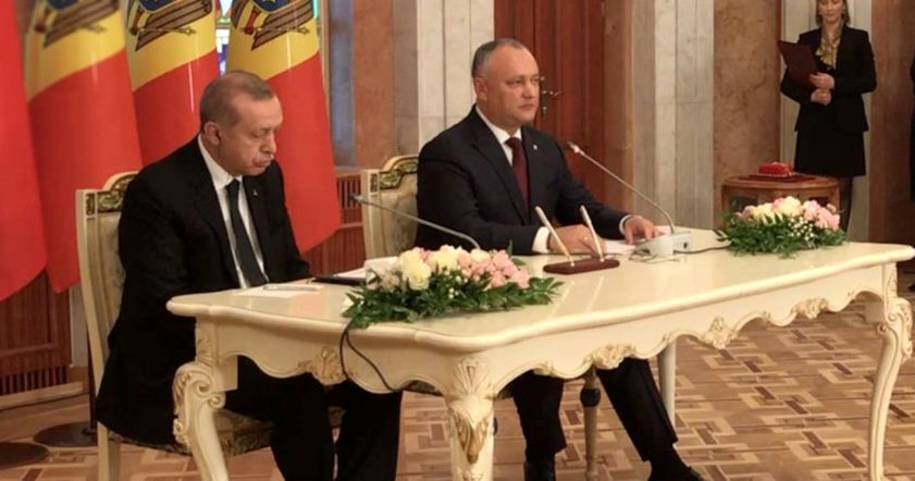 Эрдоган задремал на пресс-конференции с Додоном
